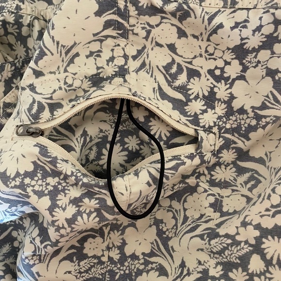 Patagonia Shorts, Size 33 - Picture 8 of 8